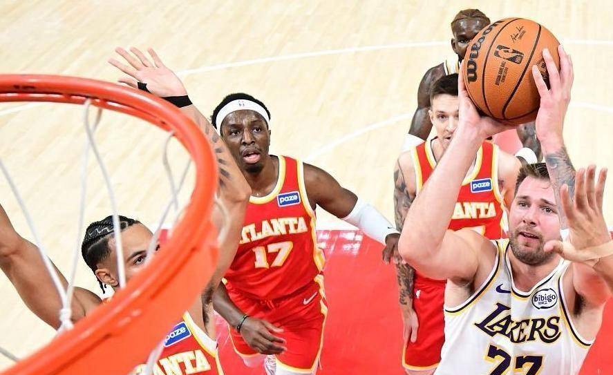 包含那不勒斯战术微调备战NBA季后赛法兰克福再遭质疑备战全明星赛之后，阿扎伦卡与60激战雄鹿分钟的词条